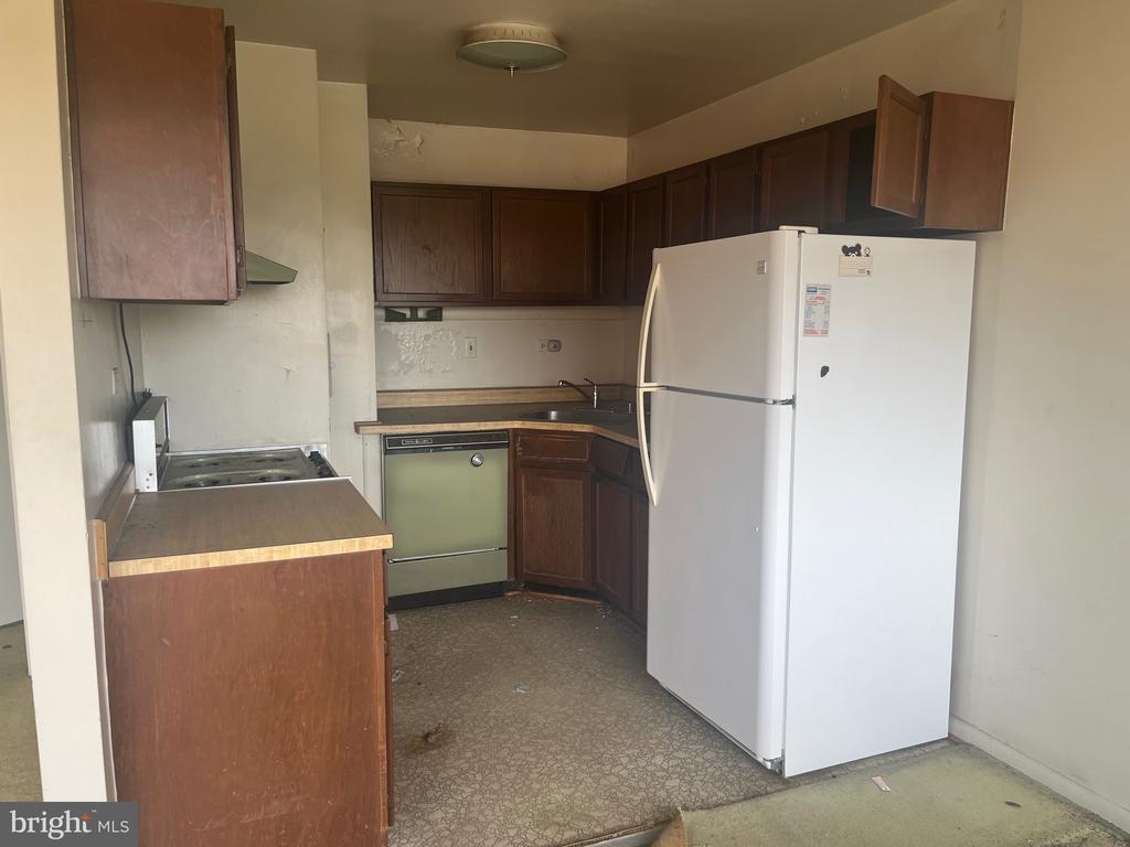 5851 QUANTRELL AVENUE 406