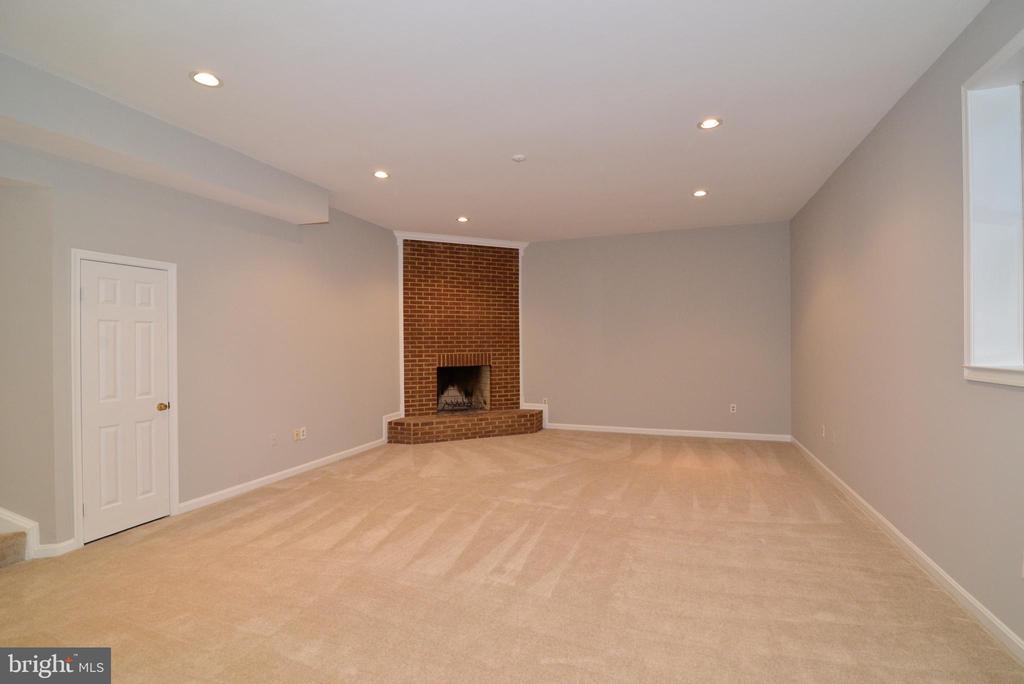 10200 ASPEN WILLOW DRIVE