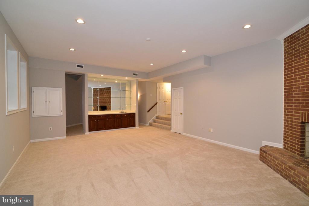 10200 ASPEN WILLOW DRIVE