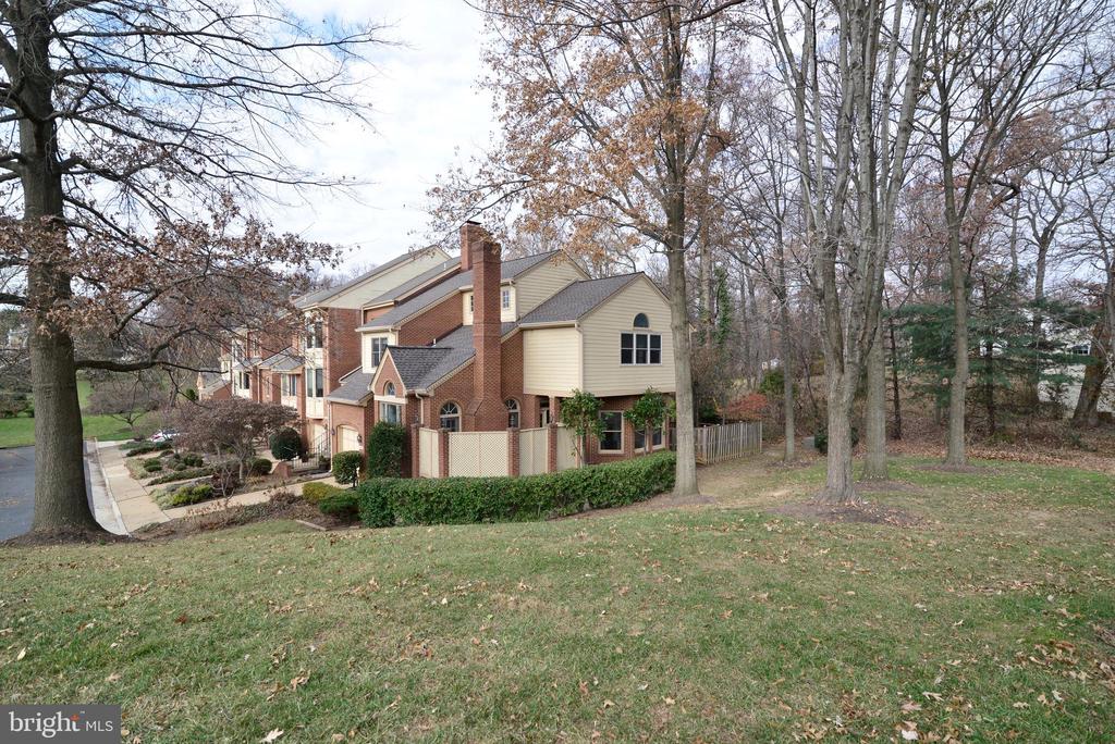 10200 ASPEN WILLOW DRIVE