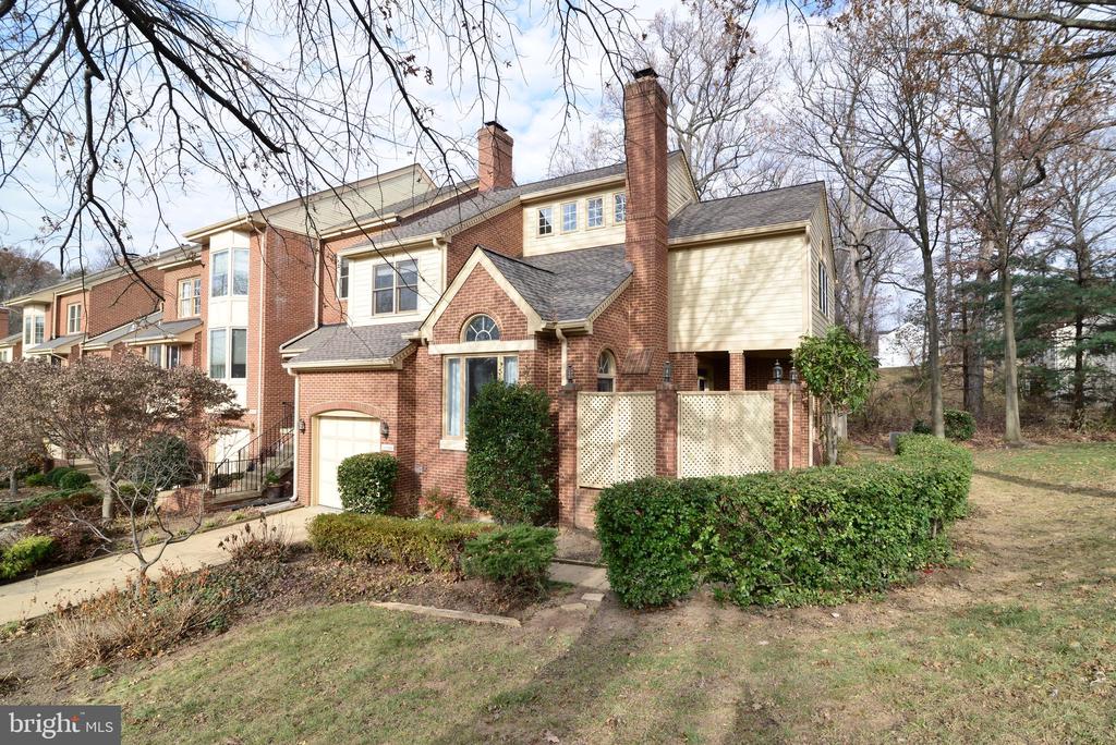 10200 ASPEN WILLOW DRIVE