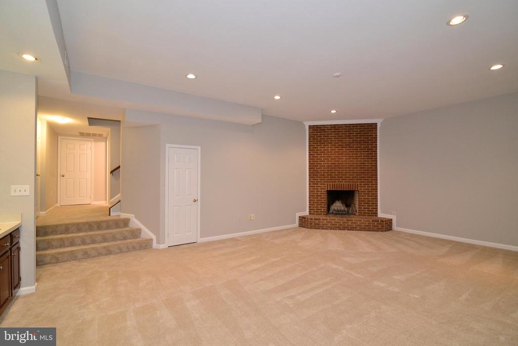 10200 ASPEN WILLOW DRIVE