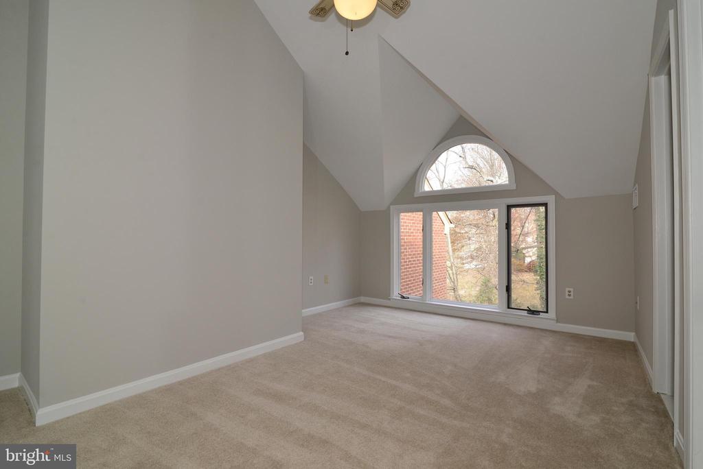 10200 ASPEN WILLOW DRIVE