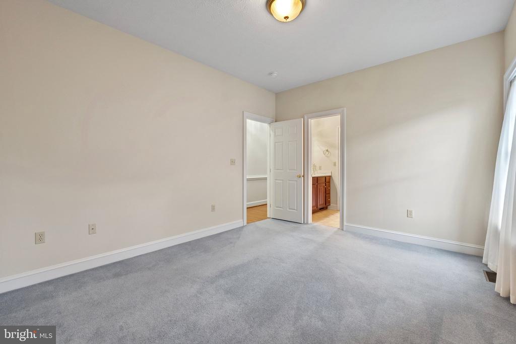 107 Dewberry Dr