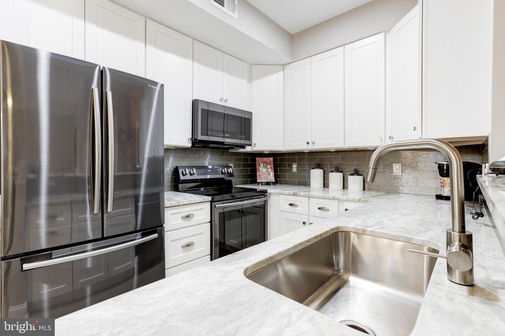 1353 Garden Wall Cir #601