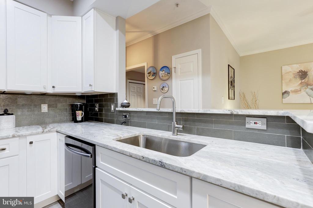 1353 Garden Wall Cir #601