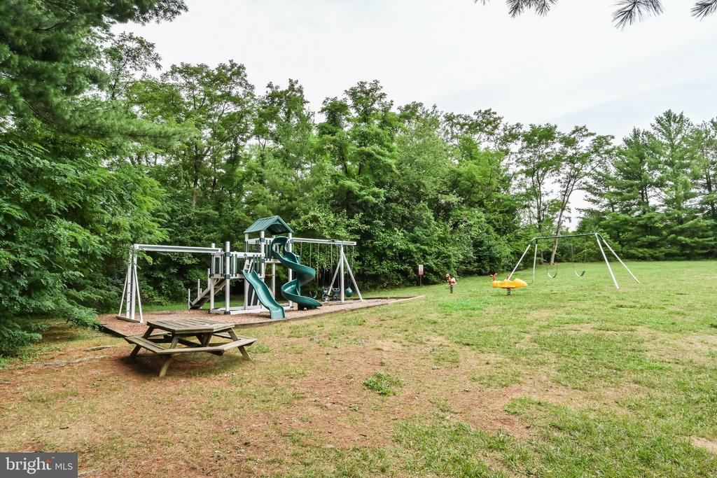 5665 Thorndyke Ct
