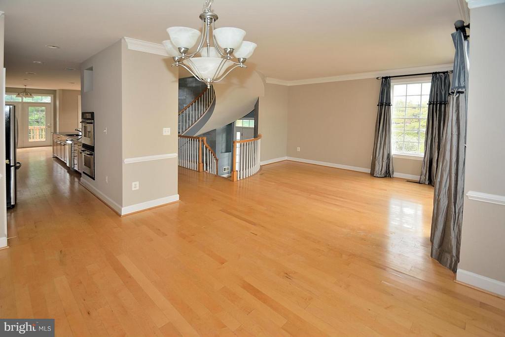 100 HERNDON MILL CIR