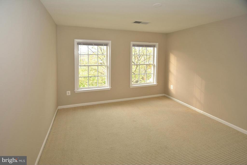 100 HERNDON MILL CIR