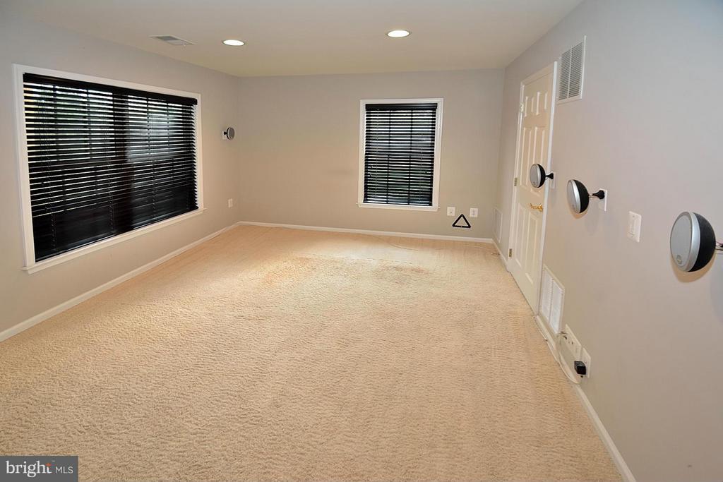 100 HERNDON MILL CIR