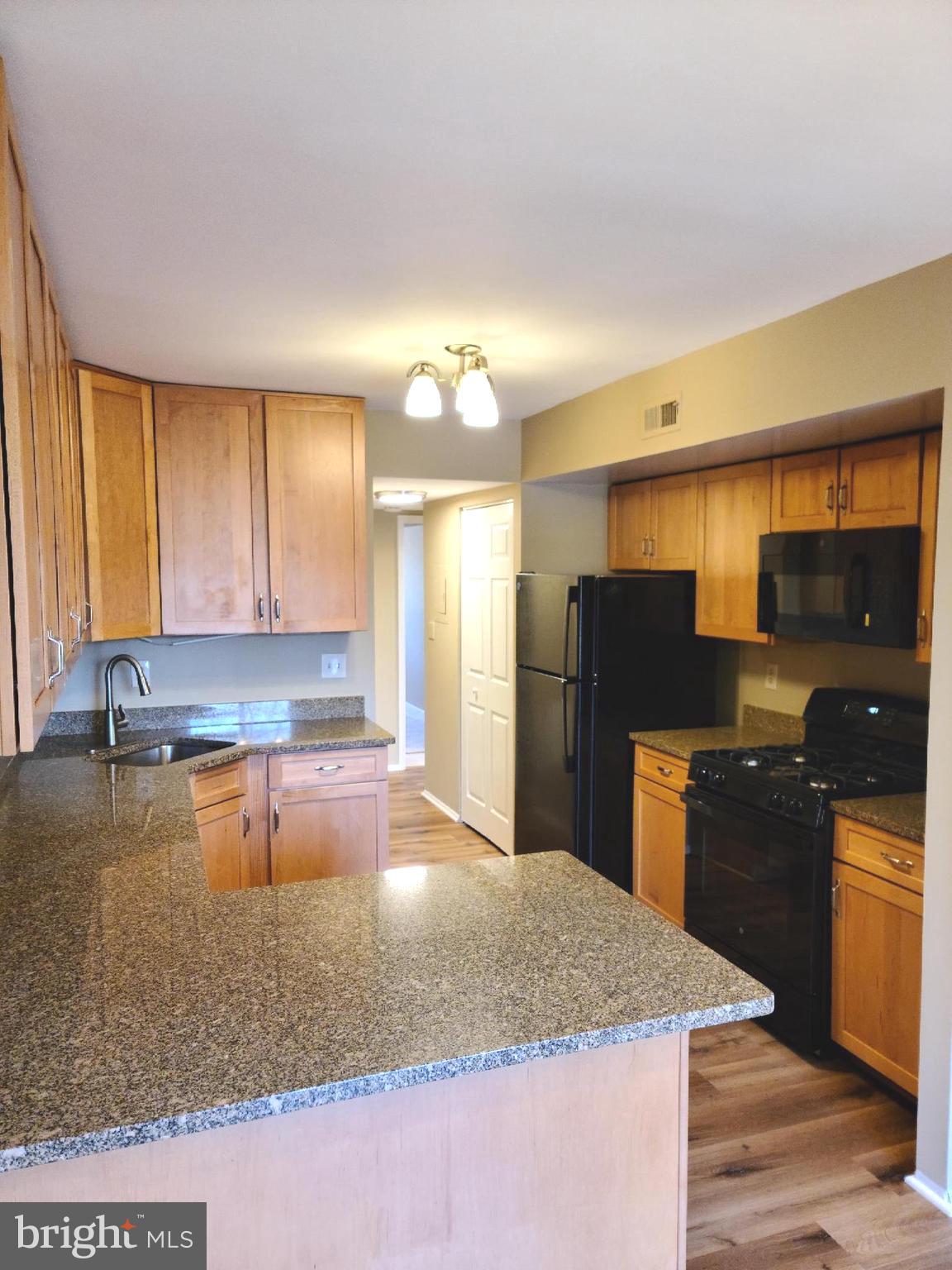 2068 ROYAL FERN CT #31/22B