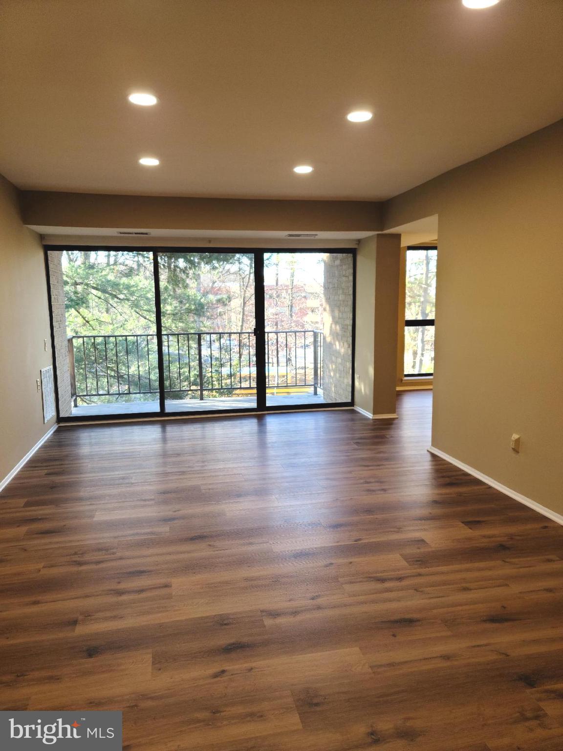 2068 ROYAL FERN CT #31/22B