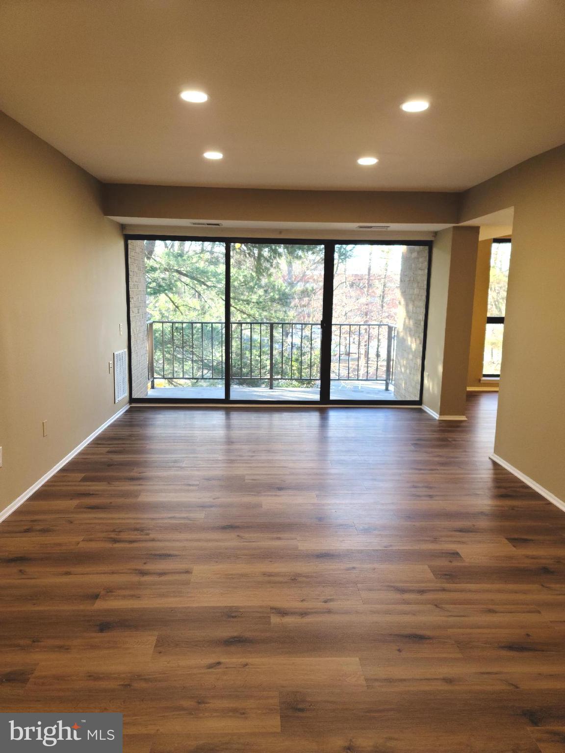 2068 ROYAL FERN CT #31/22B