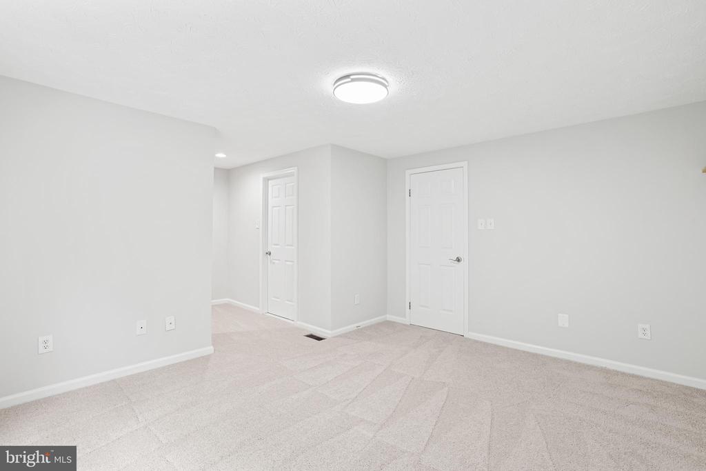1526 Poplar Grove Dr