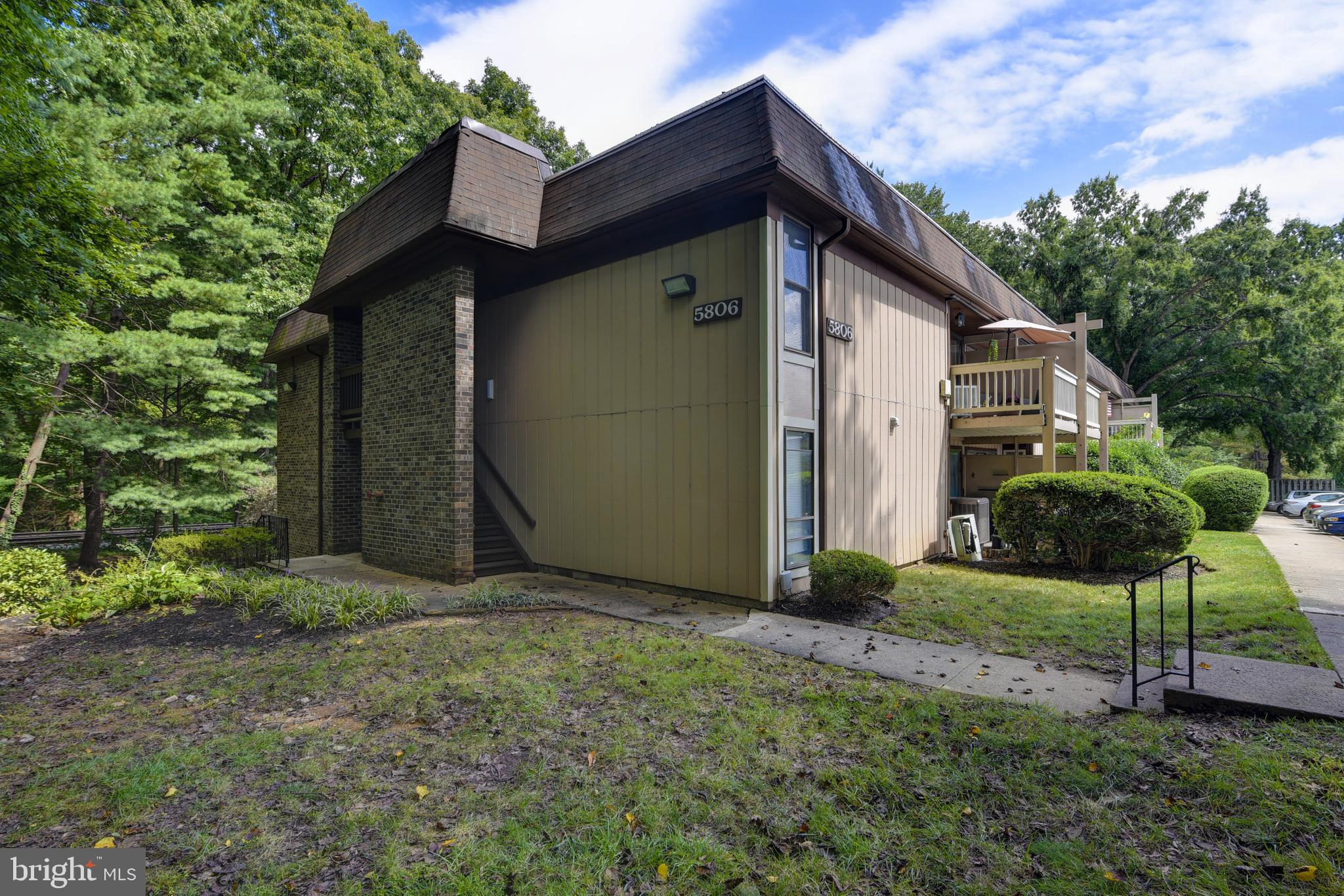 5806-Q ROYAL RIDGE DR #Q