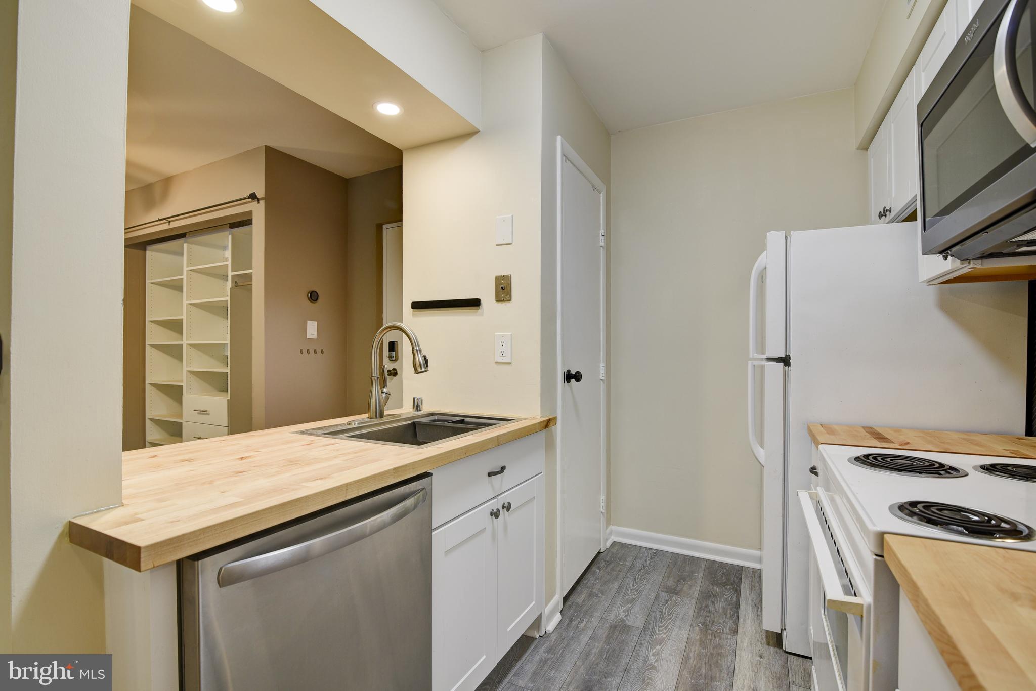 5806-Q ROYAL RIDGE DR #Q