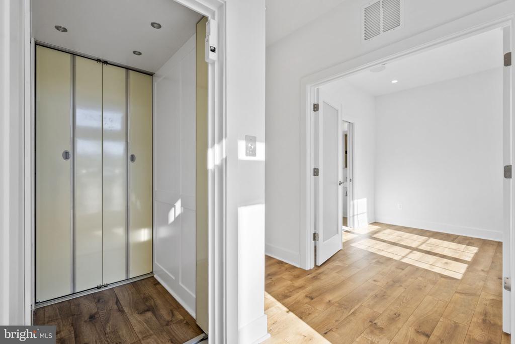 1832 MICHAEL FARADAY DRIVE