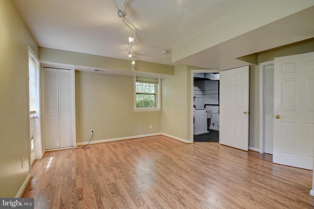 8521 TYSONS COURT