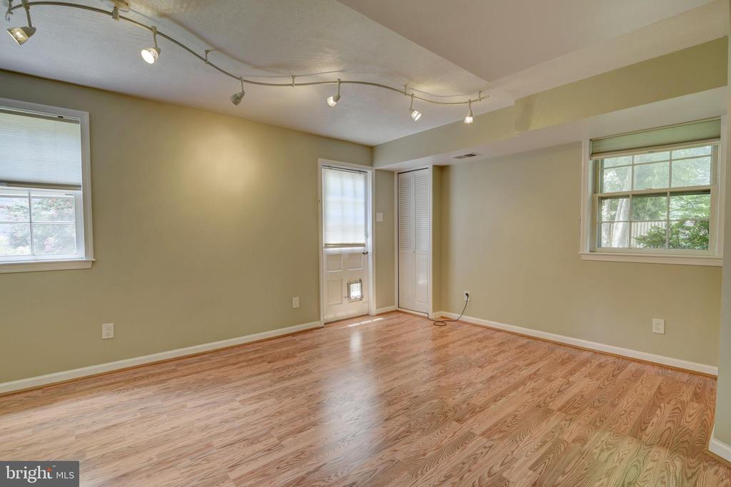 8521 TYSONS COURT