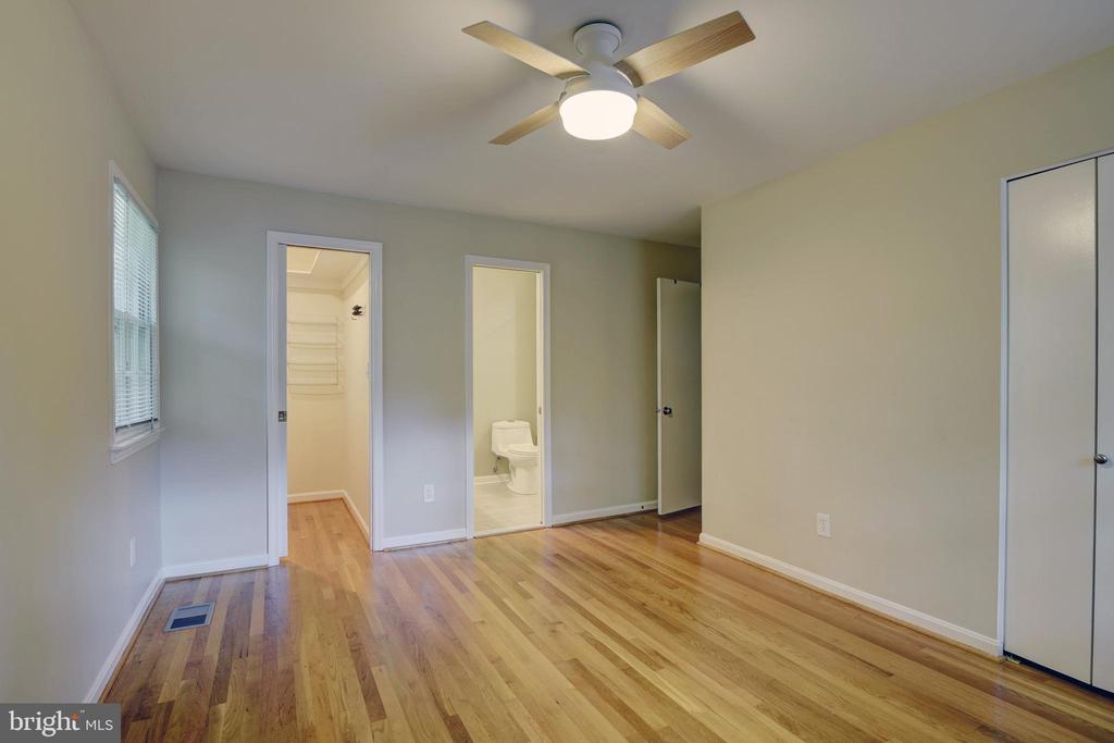8521 TYSONS COURT
