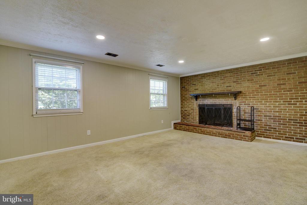 8521 TYSONS COURT