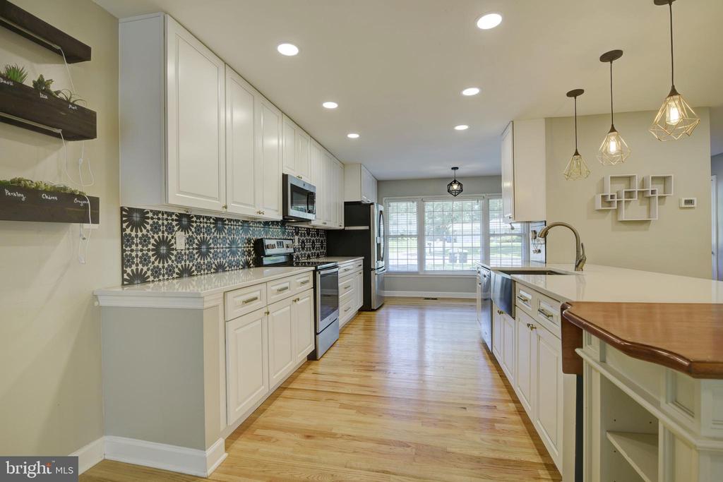 8521 TYSONS COURT