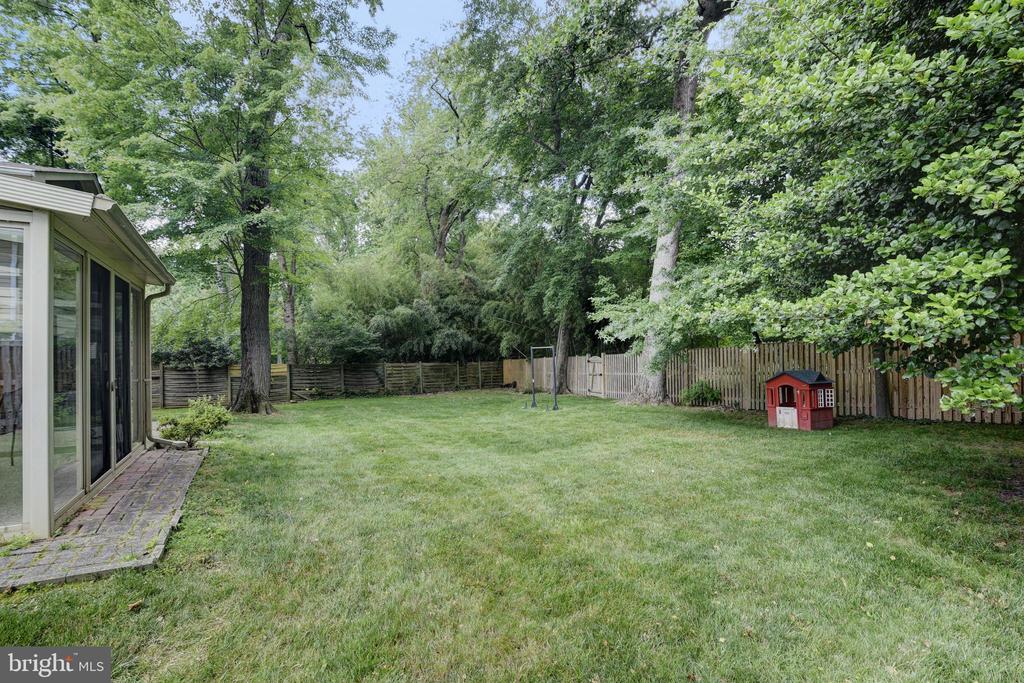 8521 TYSONS COURT