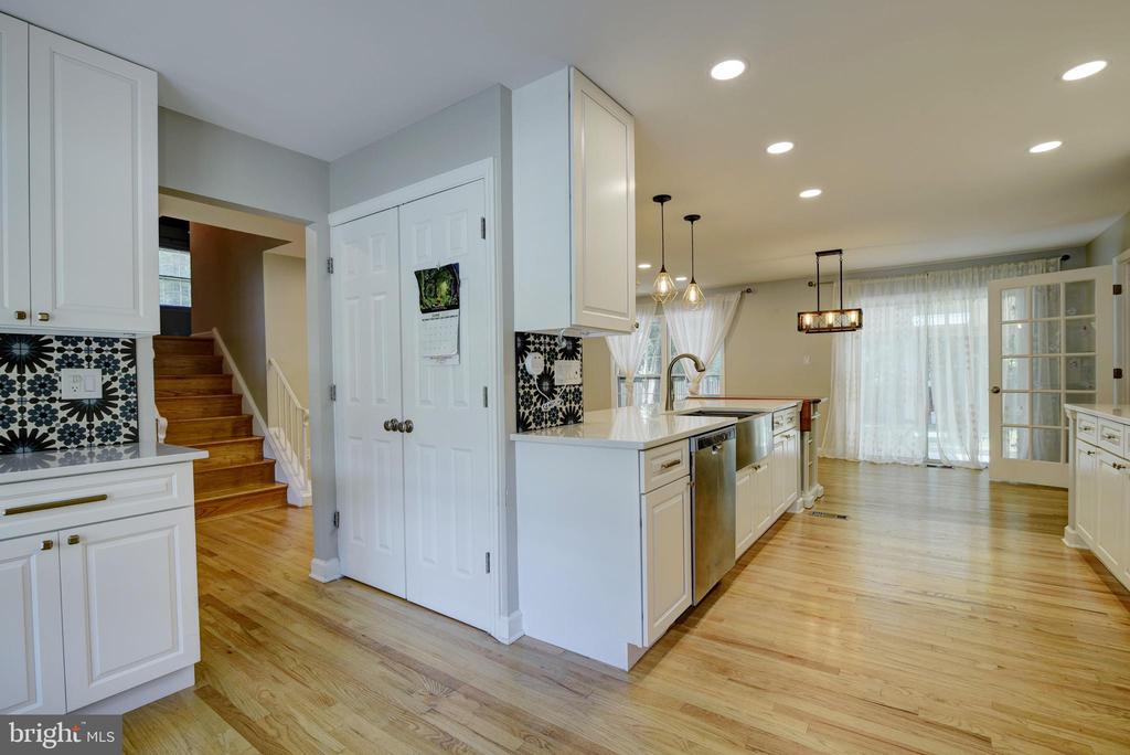 8521 TYSONS COURT