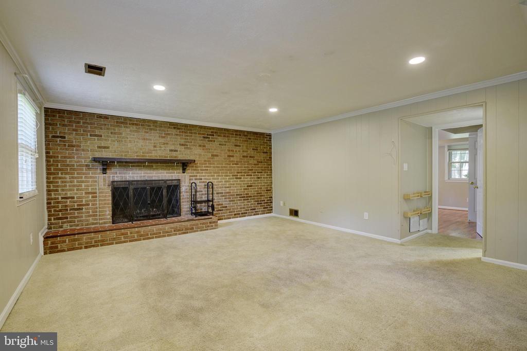 8521 TYSONS COURT