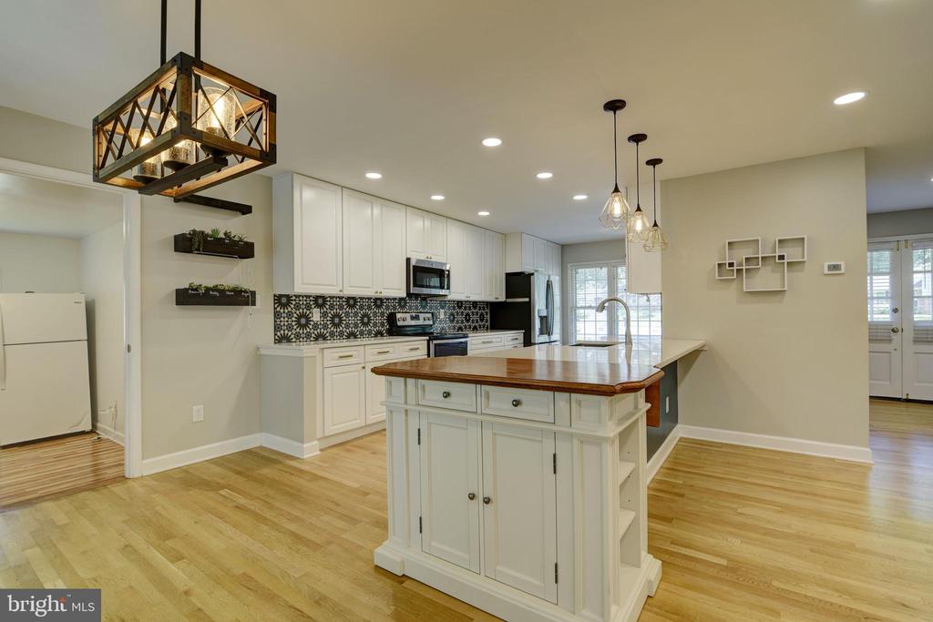 8521 TYSONS COURT
