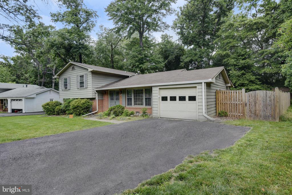 8521 TYSONS COURT
