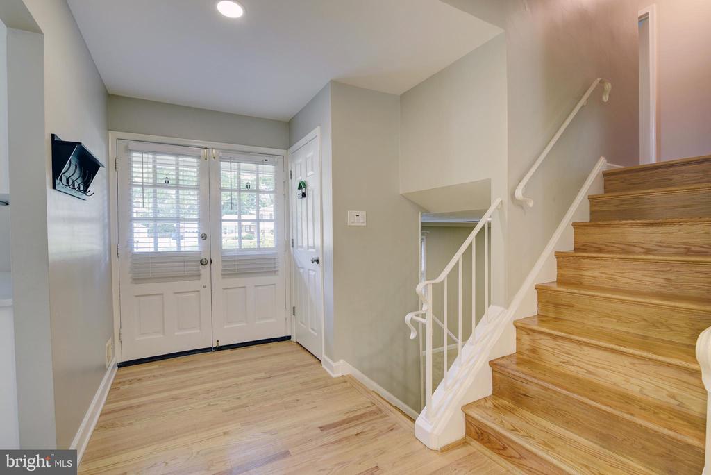 8521 TYSONS COURT
