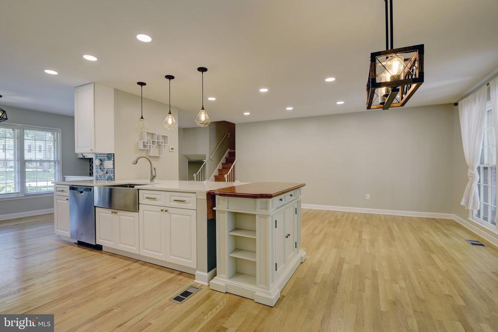 8521 TYSONS COURT