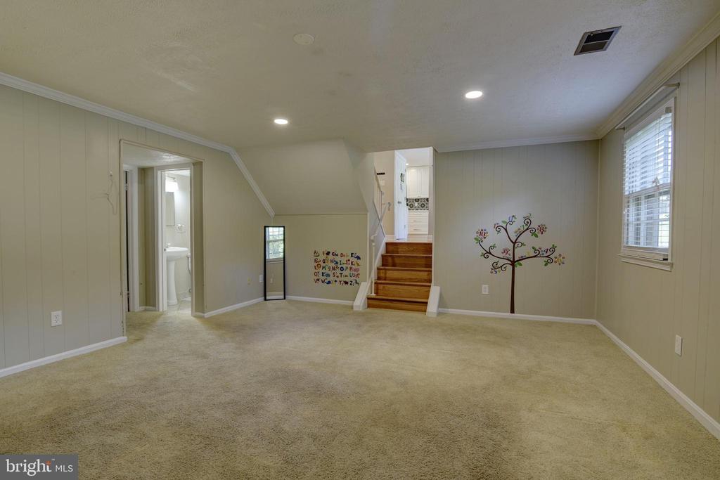 8521 TYSONS COURT