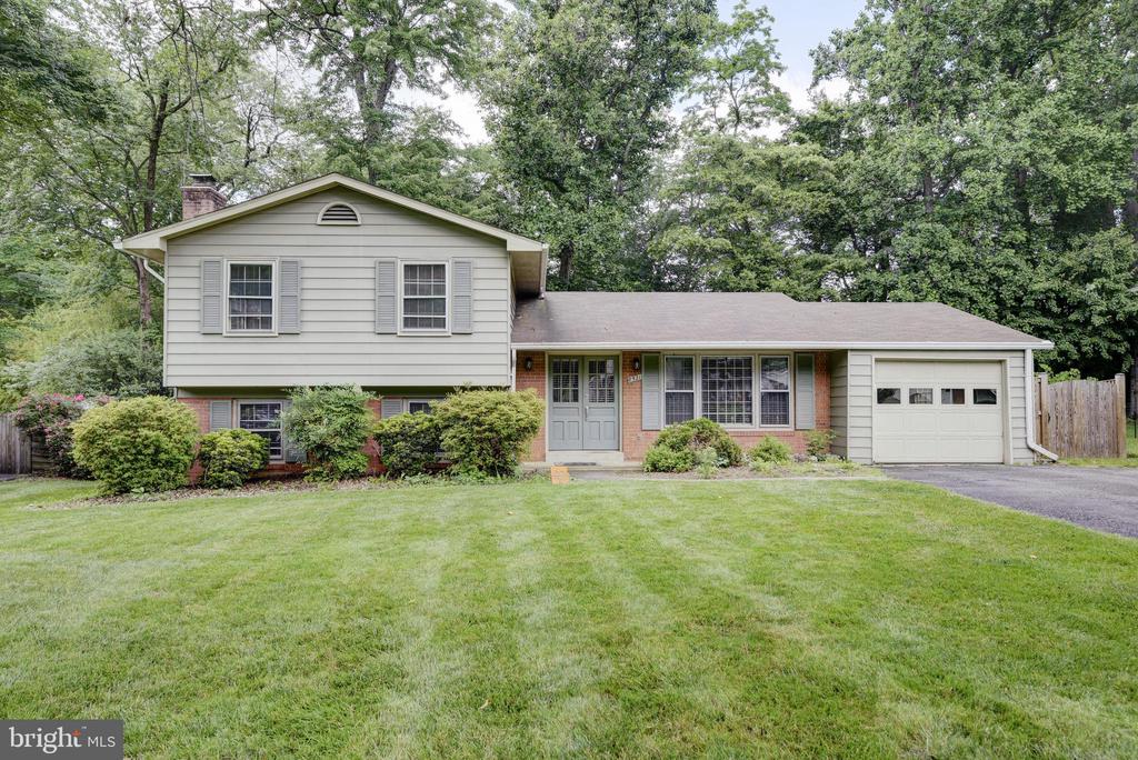 8521 TYSONS COURT