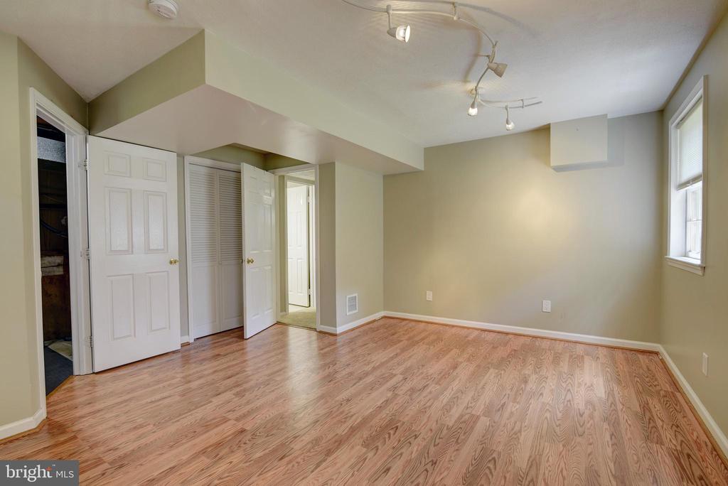8521 TYSONS COURT
