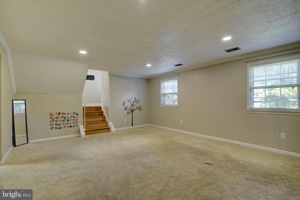 8521 TYSONS COURT