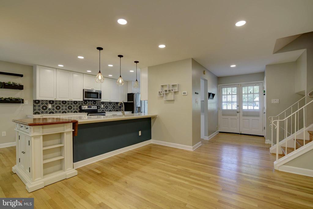 8521 TYSONS COURT