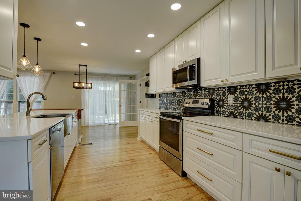8521 TYSONS COURT
