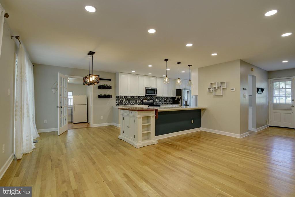 8521 TYSONS COURT