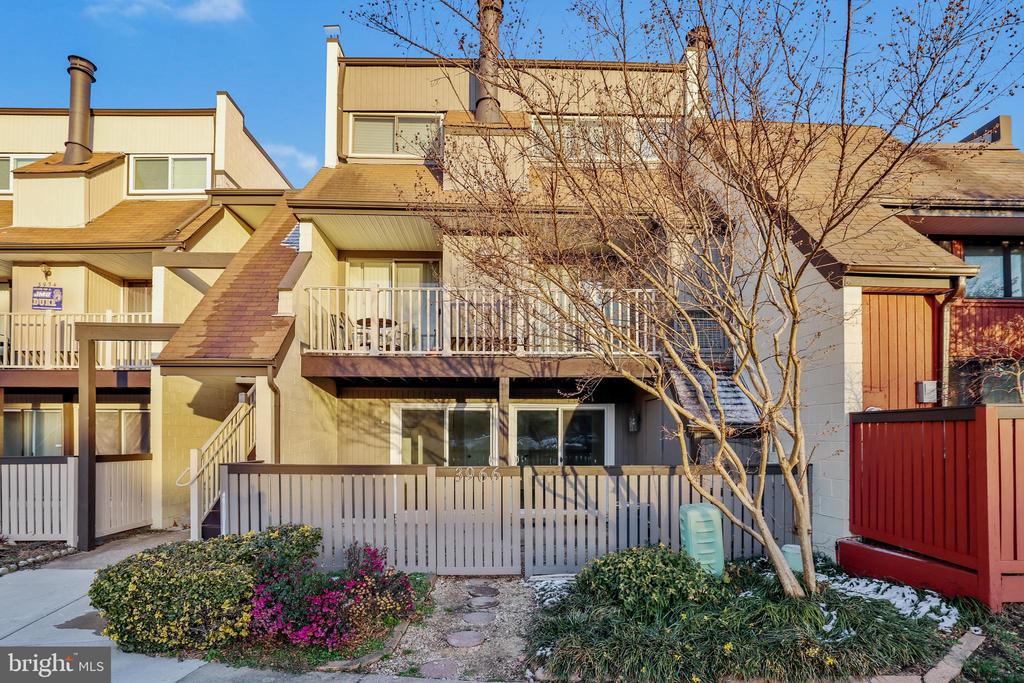 3966 WOODHUE PLACE