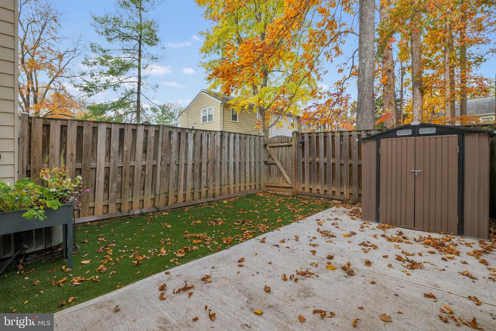 9523 CHERRY OAK COURT