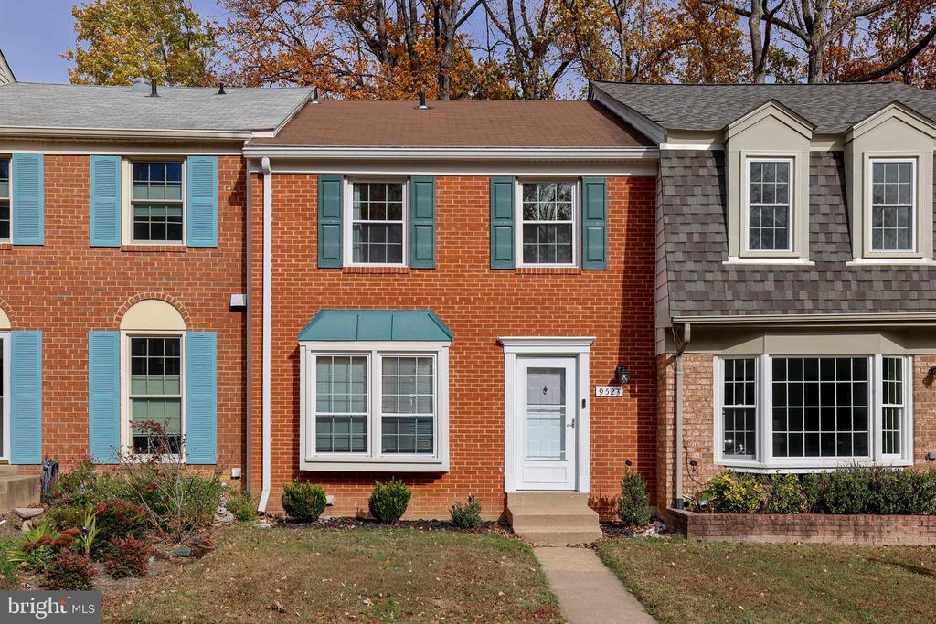 9523 CHERRY OAK COURT