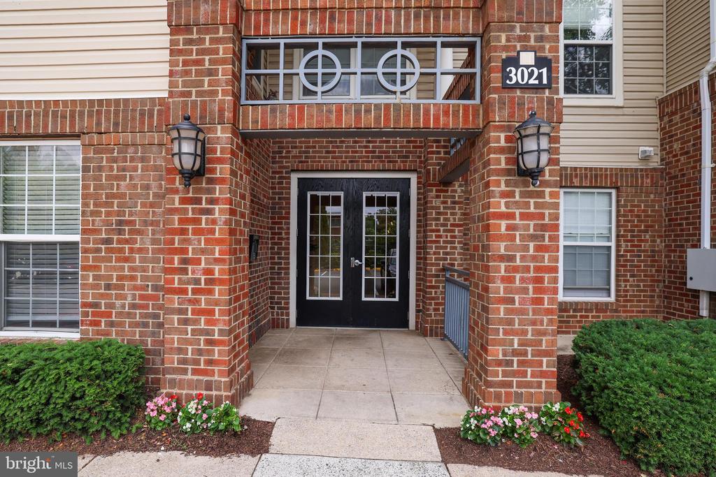 3021 NICOSH CIRCLE 1301