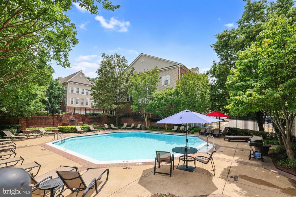 3021 NICOSH CIRCLE 1301