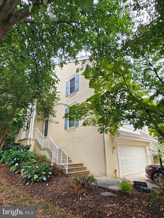 1369 PARK GARDEN LANE