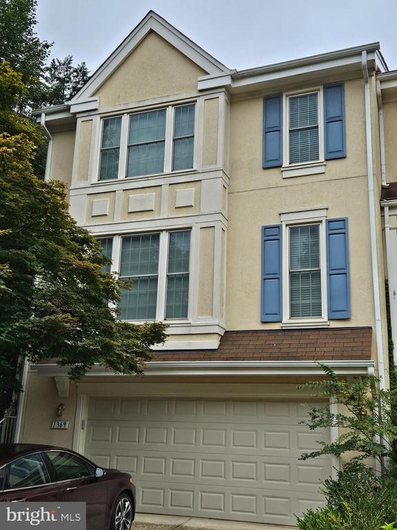 1369 PARK GARDEN LANE