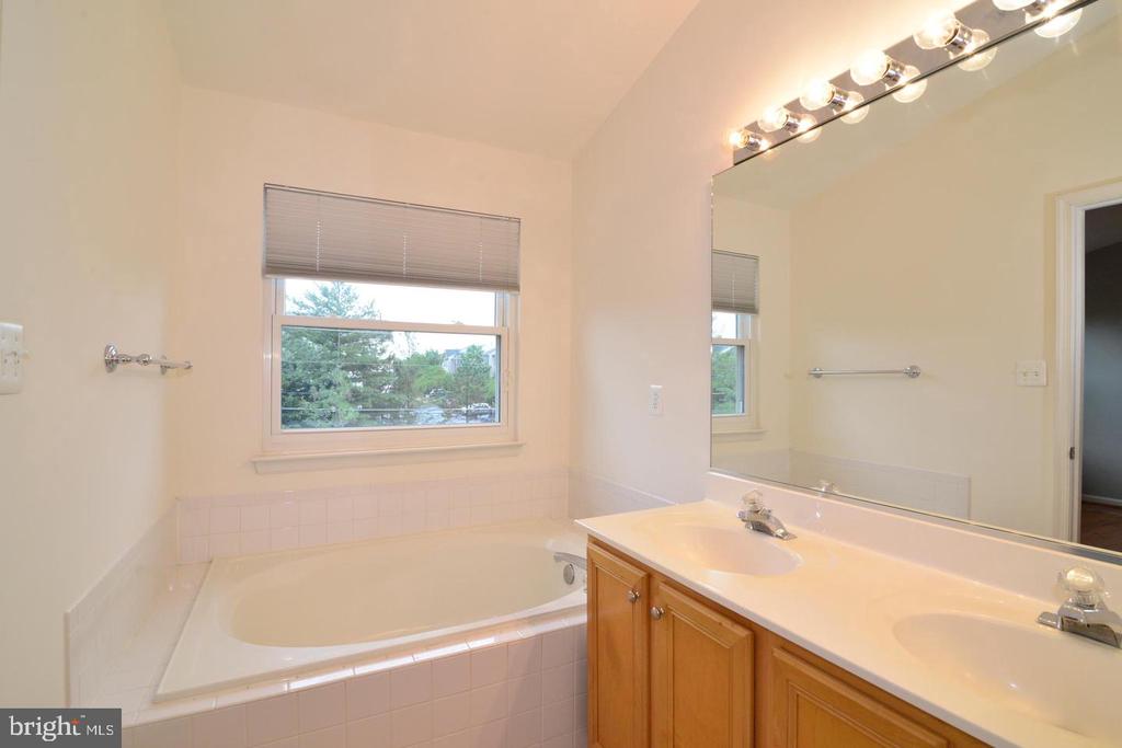 2516 ISHAM RANDOLPH DRIVE