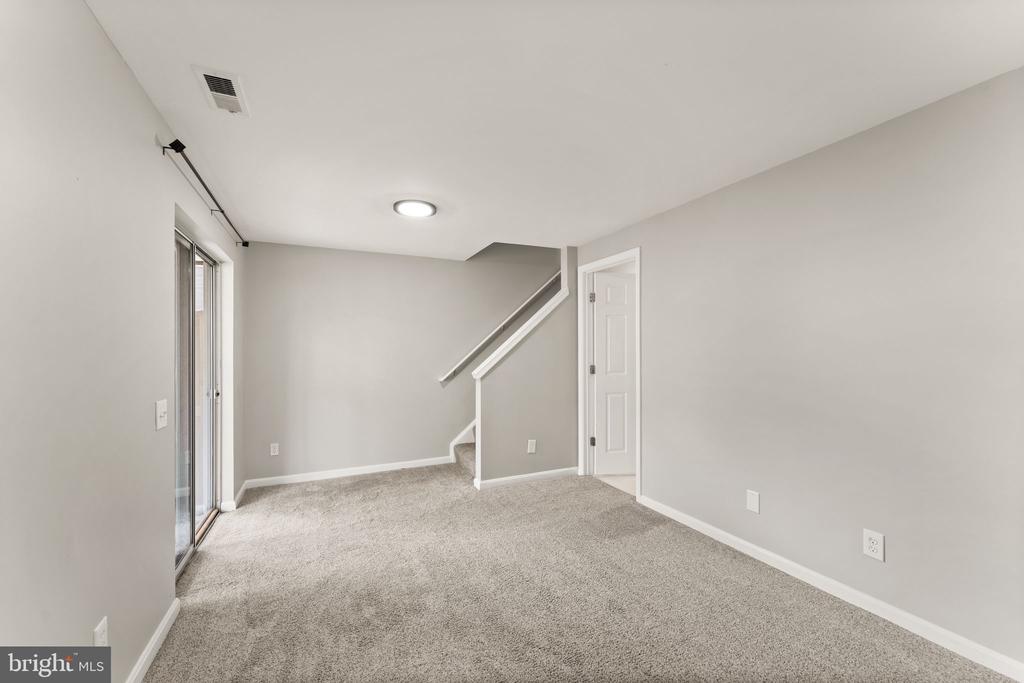 310 Stallion Sq NE