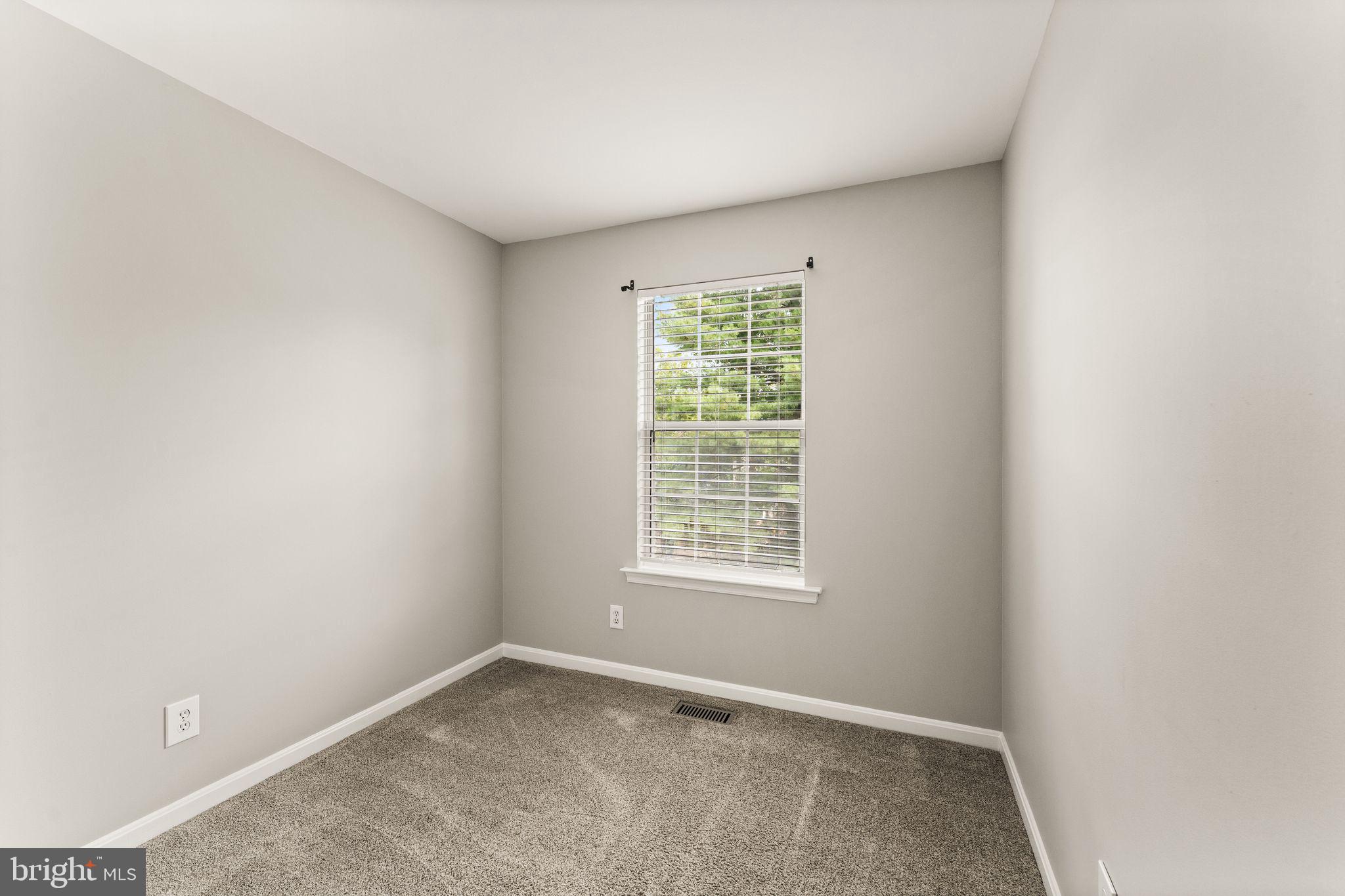 310 Stallion Sq NE